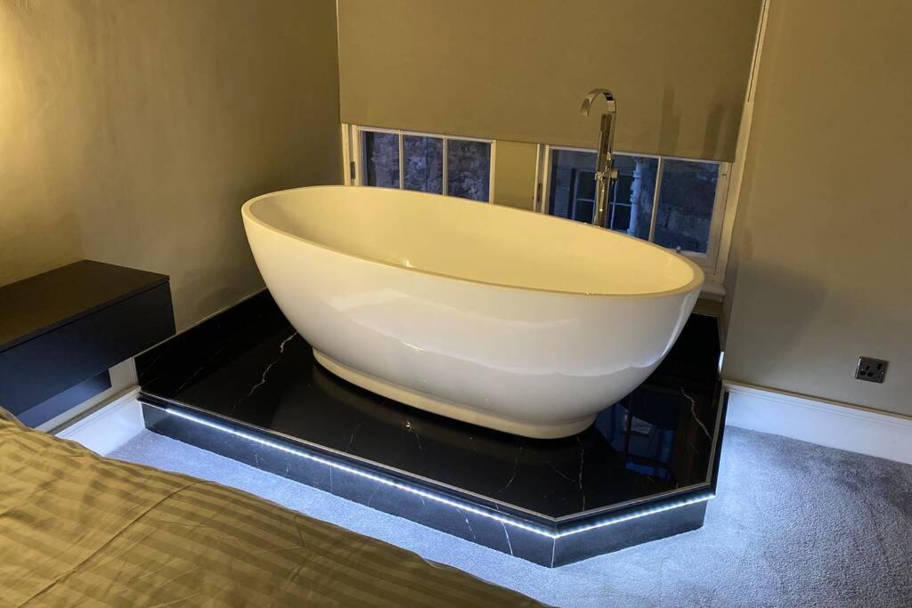 Luxury Royal Mile Boutique 2Bedroom Apartment EDI Exterior photo